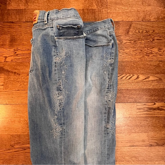 Levi’s Jeans - Picture 7 of 7